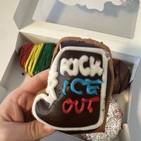 🚫🧊  at Bitchin Donuts in Albany