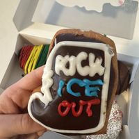 🚫🧊  at Bitchin Donuts in Albany