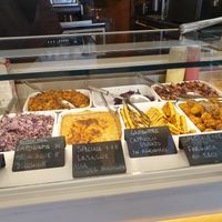 Hot food display at Radicetonda - Via Spallanzani in Milan