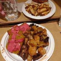 Patate e polpettone con salsa di barbabietola at Radicetonda - Via Spallanzani in Milan