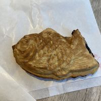 Red bean taiyaki  at Taiyaki Namihei たい焼きなみへい in Kamakura
