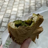 Matcha flavoured taiyaki  at Taiyaki Namihei たい焼きなみへい in Kamakura