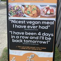 👌🏽🙏🏽 at Manna Haven in Byron Bay