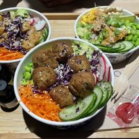 Vegan chick’en and falafel bowls  at POKAWA in Nimes