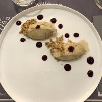 A richiesta ricotta di nocciola, crumble di biscotti e nocciole, coulis di lamponi e sciroppo d’acero  at Welldone Cils Social Food in Cesena