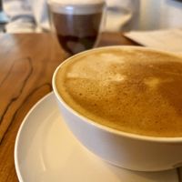 großer Cappuccino und heiße Schokolade  at portal cafe in Uberlingen