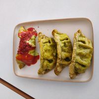 Gyozas vegan - 1 com molho picante at Kimono Sushi Bar in Vila Nova De Santo Andre