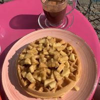 Vegane waffle with apple & apple sauce plus vegan hot chocolate   at Wafele in Berlin