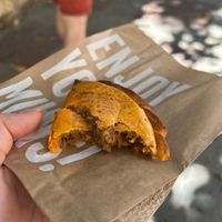 Cheeseburger vegana, dos opciones de empanadas pero muy buena   at Las Muns in Alicante