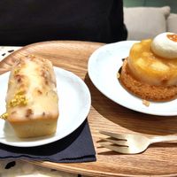 Financier and cake of the day at Michel MaBelle Saint Pierre in Bordeaux