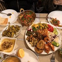 Hummus, gegrillte Peperoni, Ful, Mezze mix  at Vegano Mezo in Berlin