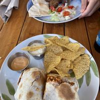 Principales: falafel (pedir salsa vegana) y burritos veganos con veganesa y salsa picante  at Wanaka in Tarifa