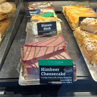 vegan raspberry cheesecake at Bäckerei Riegler - Hbf in Weinheim