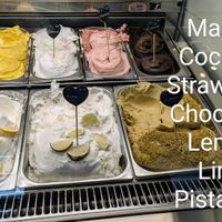 Vegan ice cream flavours Nov. 2024 at Bella Rosa Gelateria in Byron Bay