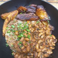 Gemüsereis mit Kochbananen und Bohnensauce  at Mataa‘s in Bremen