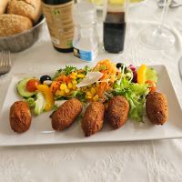 Wild mushrooms croquettes with salad at El Laurel in Salamanca
