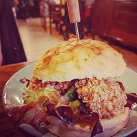 Bun, com proteína vegetal panada e muito mais... at VÜMO in Porto