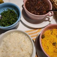 Pedi uma feijoada vegana e veio MUITO bem servida. Paguei 45 reais. at Quebra Cangalha in Cunha
