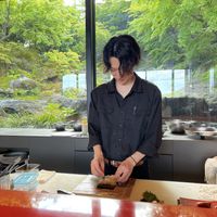 Watching the chef   at Pub Stop Pizza & Bar in Hakone