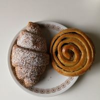 Nusskipferl und Schokolade Vanilleschnecke at Schlossberg Bäckerei in Graz