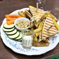 Grilled cheese and hummus at Les Preuves Du Contraire in Bordeaux