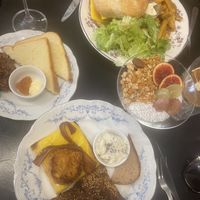 Brunch and a burger  at Les Preuves Du Contraire in Bordeaux