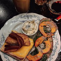 Toast bacon et fromage vegan avec toast de potimarron at Les Preuves Du Contraire in Bordeaux