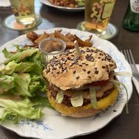 🍔 - homemade and delicious   at Les Preuves Du Contraire in Bordeaux
