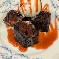 "presque totale" brownie, vanilla ice cream, red fruit coulis at Les Preuves Du Contraire in Bordeaux