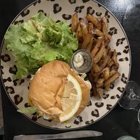 Tofu “fish and chips” burgerr  at Les Preuves Du Contraire in Bordeaux