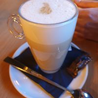 Latte macchiato with oat milk at Bohne & Malz am Stachus in Munich