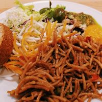 Fideuá y ensalada at El Buffet Verd in Barcelona