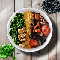 Feijoada 100% vegana com arroz, farofa, couve, e nossa feijoada com carne e linguiça vegetal at Bistro Hollywood in Peruibe