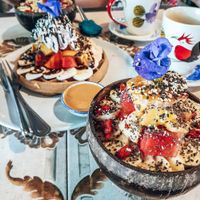 Smoothiebowl and Waffle at Earth Tone in Pai