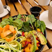 Raw vegetable bowl at PLANT SHACK - Santa Catalina in Mallorca