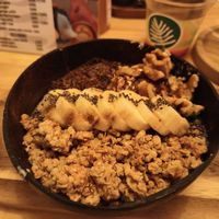 Warm Snickers porridge at PLANT SHACK - Santa Catalina in Mallorca