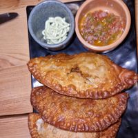 Jackfruittäschchwn mit dips at The Food Temple in Lisbon
