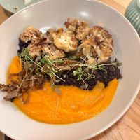 Coliflor y puré de calabaza at The Food Temple in Lisbon