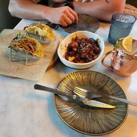 Geweldig lekker! Deze twee voorgerechten zijn de KFC (van bloemkool) en de pulled chicken taco's (van tofu). at Wild Food in Barcelona