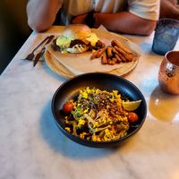 Suuuper yummy! Pad thai en de chicken burger, geproefd van elkaar want beide heerlijke smaken. at Wild Food in Barcelona