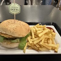 Chickpea burger    at DeGema Hamburgueria Artesanal in Vila Nova De Gaia