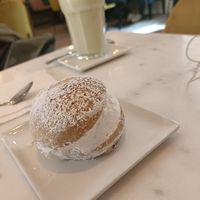 Maritozzo alla panna at Nepá in Milan