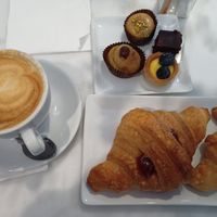 Croissants and small patisserie at Nepá in Milan