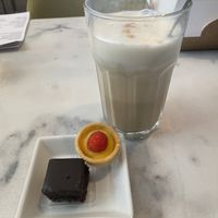 Mini Sachertorte and tartlet  at Nepá in Milan
