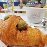 Croissant pistachio at Nepá in Milan