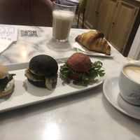 Tri buns   at Nepá in Milan