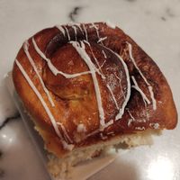 Cinnamon roll at Nepá in Milan