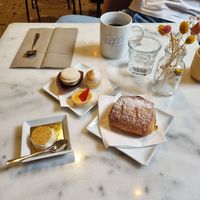 Cheese cake, pain, custard cake, macro and lemon merengue at Nepá in Milan