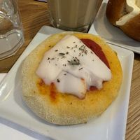 Pizzetta pomodoro e mozzarella   at Nepá in Milan