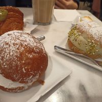 Maritozzi and croissant at Nepá in Milan